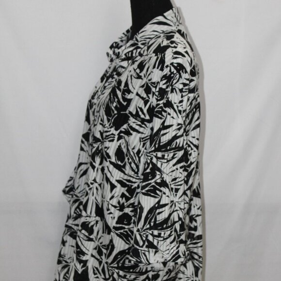 C.D. Daniels Black and White Floral Blouse - Picture 3 of 8